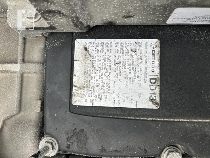 2019-freightliner-cascadia-126-image-10