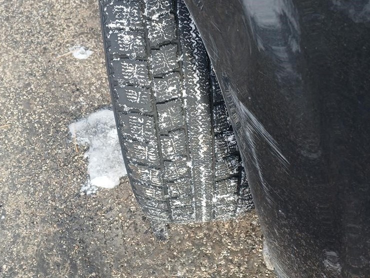 2013-chrysler-town-&-country-image-11