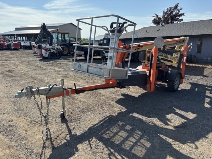 2023-jlg-t350-image-3