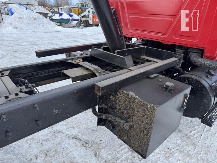 2004-mack-granite-cv713-image-89