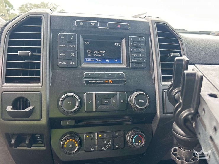 2017-ford-f-550-service-truck-image-17