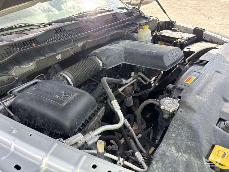 2015-ram-1500-crew-cab-pickup-truck-image-9