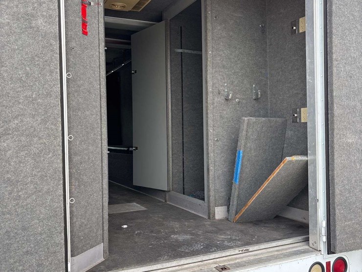 2001-workhorse-custom-chassis-p42-delivery-truck-image-29