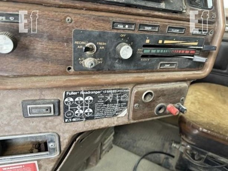 1985-freightliner-fld120-image-11