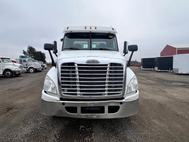 freightliner-cascadia-125-image-8