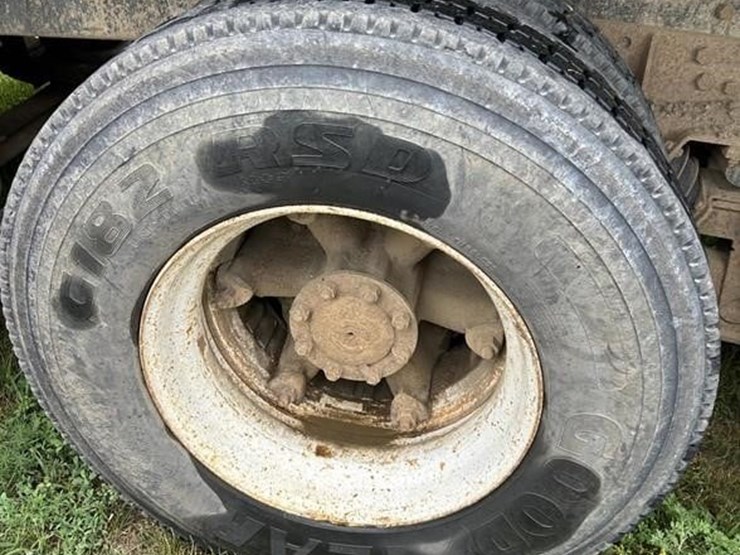 1997-ford-lt8000-image-14