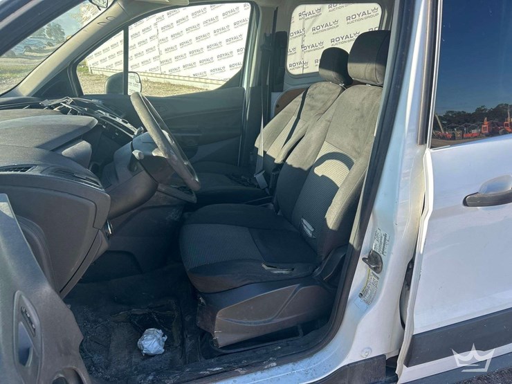 2015-ford-transit-connect-passenger-van-image-13