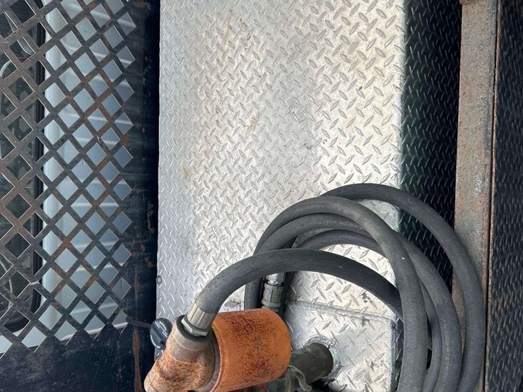 2005-mitsubishi-fuso-fe84d-auto-crane-3203-prx-3,200-lb-crane-utility-truck-image-20