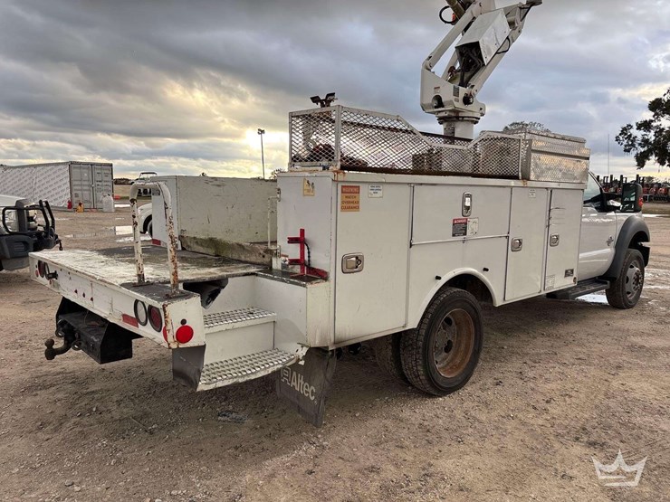 2016-ford-f-550-altec-at233p-35ft-bucket-truck-image-3