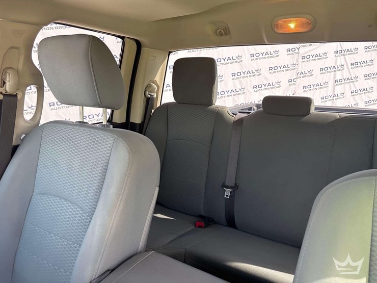 2015-ram-1500-crew-cab-pickup-truck-image-19