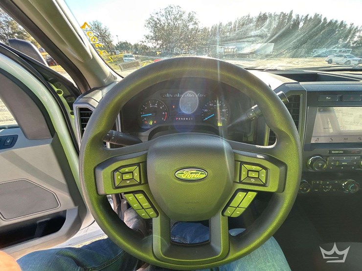 2019-ford-f-350-4x4-crew-cab-pickup-truck-image-11