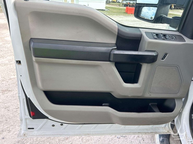 2017-ford-f-550-4x4-ext.-cab-mason-dump-truck-image-14