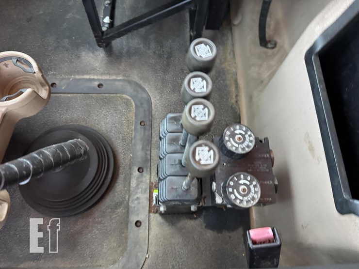 2004-mack-granite-cv713-image-39