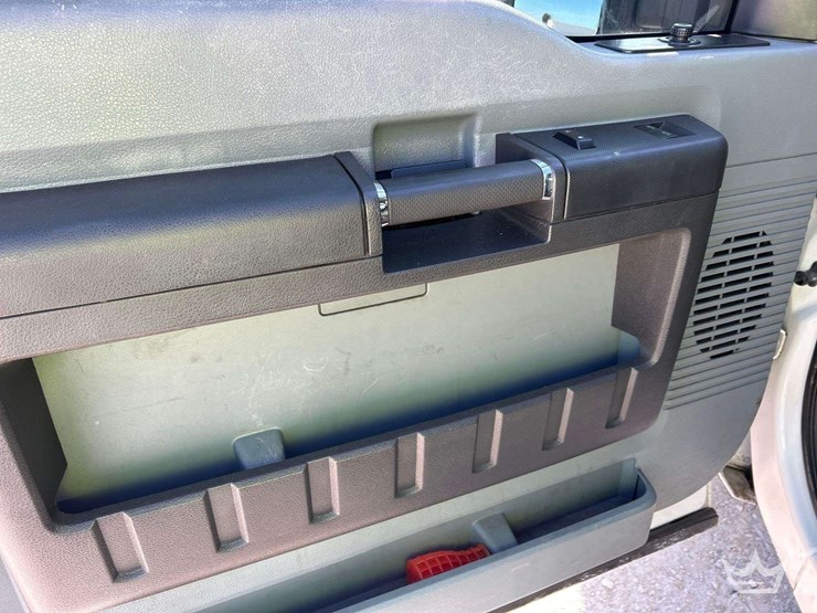 2014-ford-f-250-ext.-cab-service-truck-image-11