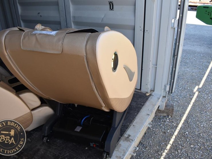 future-massage-chair-image-2