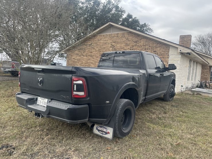 2022-dodge-3500-image-4