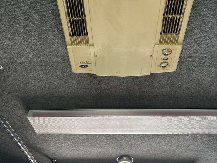 2001-workhorse-custom-chassis-p42-delivery-truck-image-45