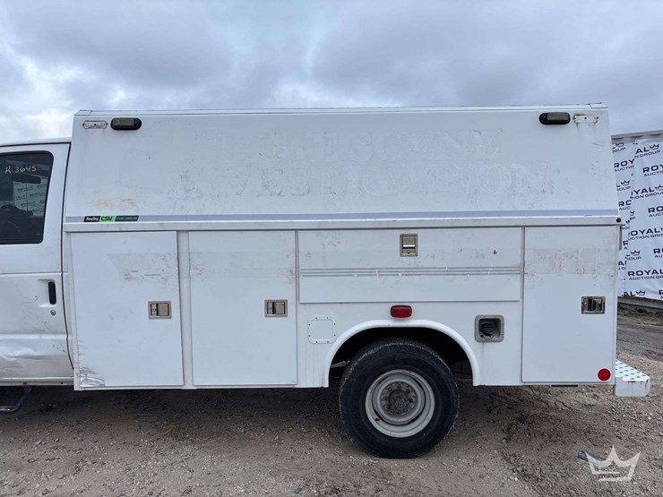 2012-ford-e-350-enclosed-service-van-image-7