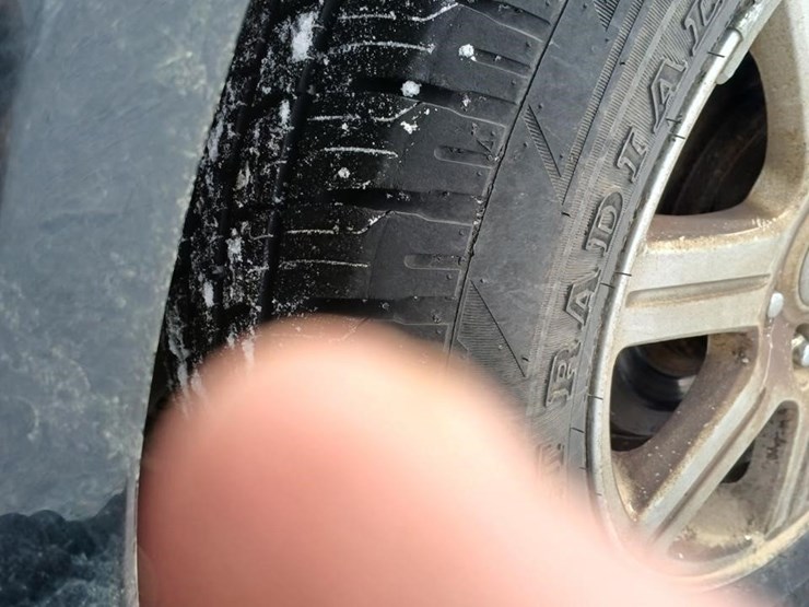 2013-chrysler-town-&-country-image-12