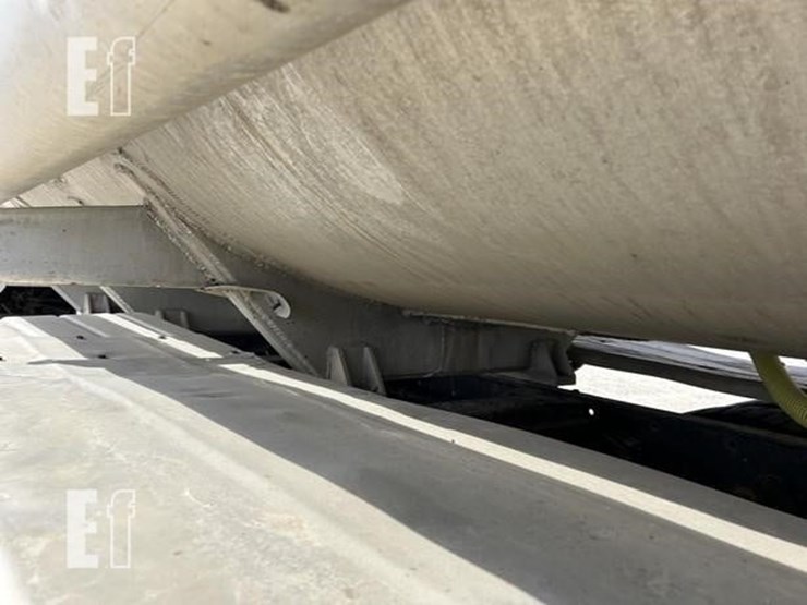 1985-freightliner-fld120-image-24