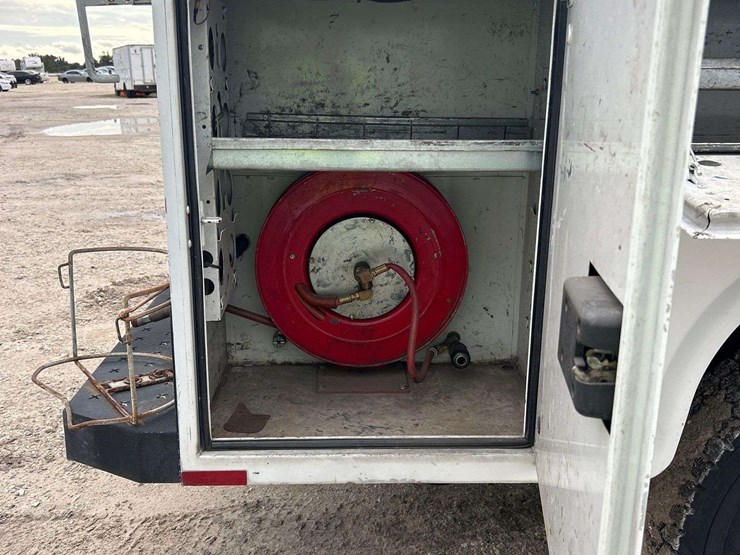 2017-ford-f-550-service-truck-image-22