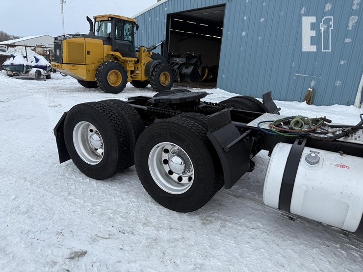 2016-freightliner-cascadia-125-image-5