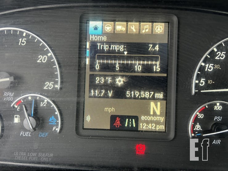 2019-freightliner-cascadia-126-image-35