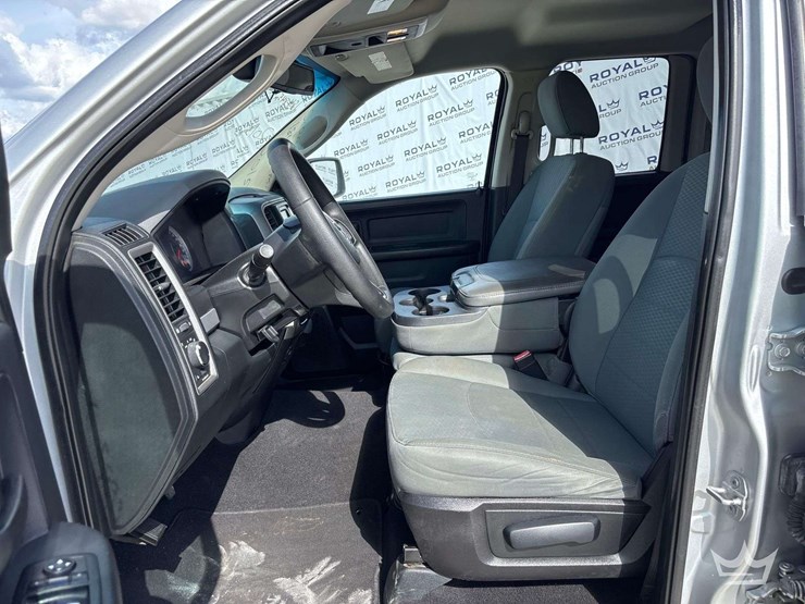 2015-ram-1500-crew-cab-pickup-truck-image-12