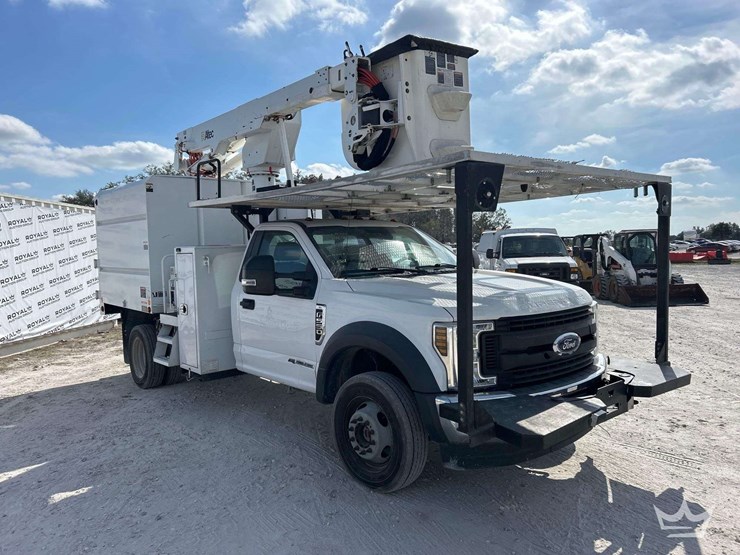 2018-ford-f-550-4x4-altec-at37g-forestry-chipper-bucket-truck-image-2