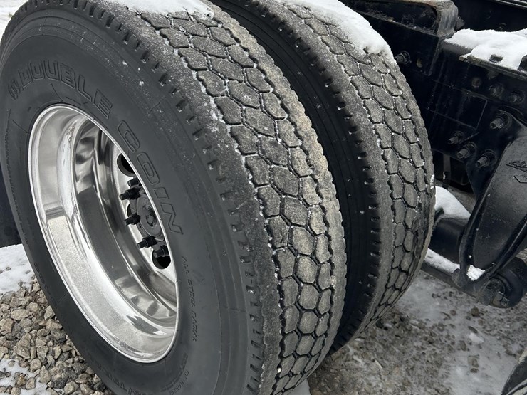 2019-freightliner-cascadia-126-image-34