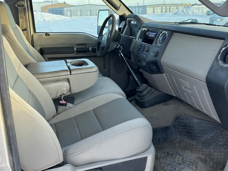 ford-f350-xlt-image-32