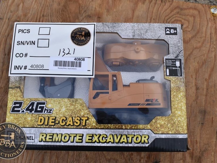 dream-bridge-2.4ghz-8-channel-remote-control-excavator,-die-cast-material-image-1