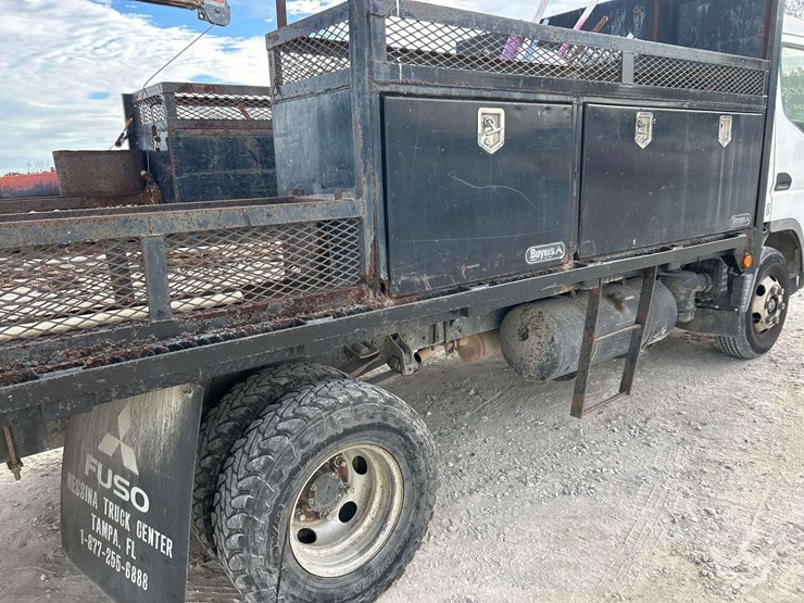 2005-mitsubishi-fuso-fe84d-auto-crane-3203-prx-3,200-lb-crane-utility-truck-image-12