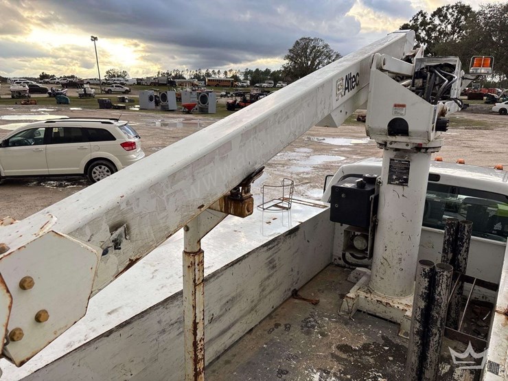 2016-ford-f-550-altec-at233p-35ft-bucket-truck-image-14