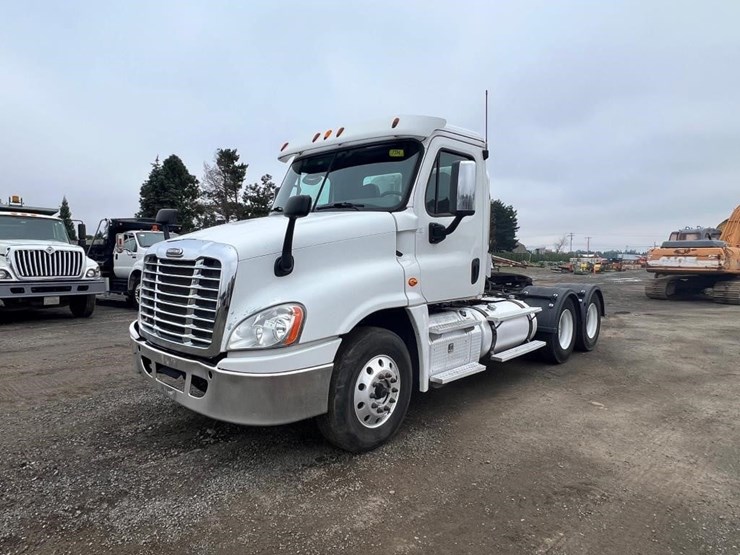 freightliner-cascadia-125-image-1