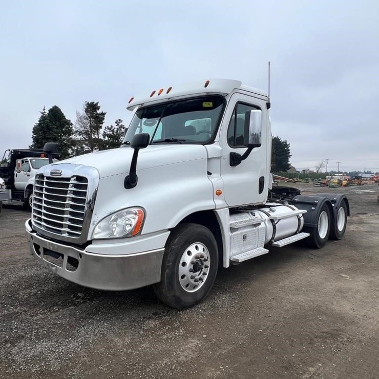 FREIGHTLINER CASCADIA 125