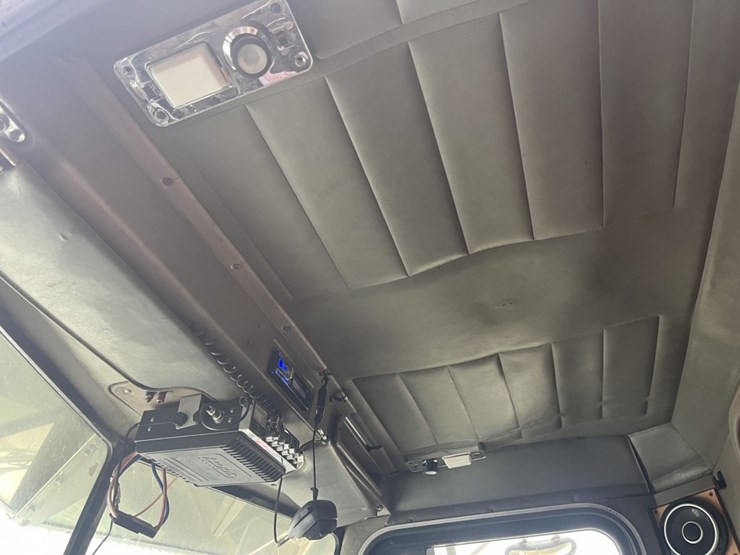 1988-peterbilt-379-image-12