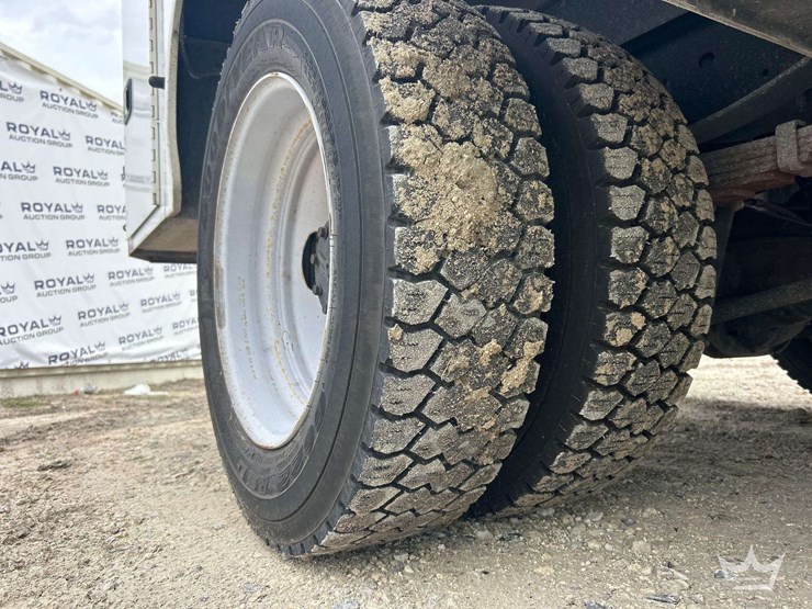 2017-ford-f-550-service-truck-image-31