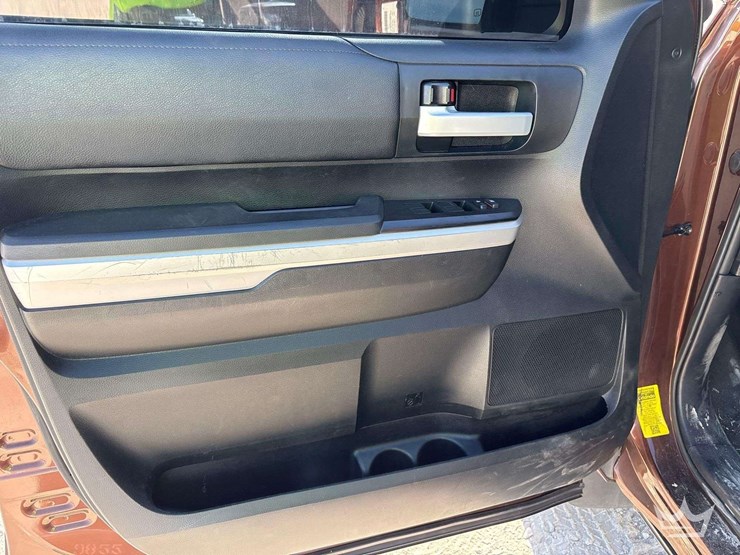 2017-toyota-tundra-sr5-ext.-cab-pickup-truck-image-9