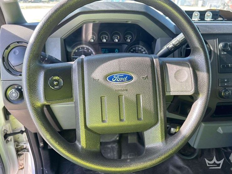 2015-ford-f-250-crew-cab-pickup-truck-image-13