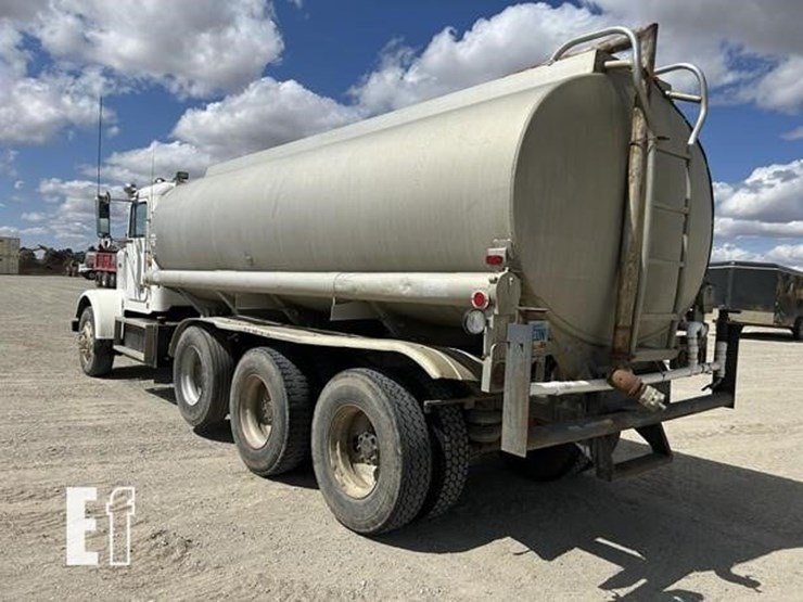 1985-freightliner-fld120-image-4