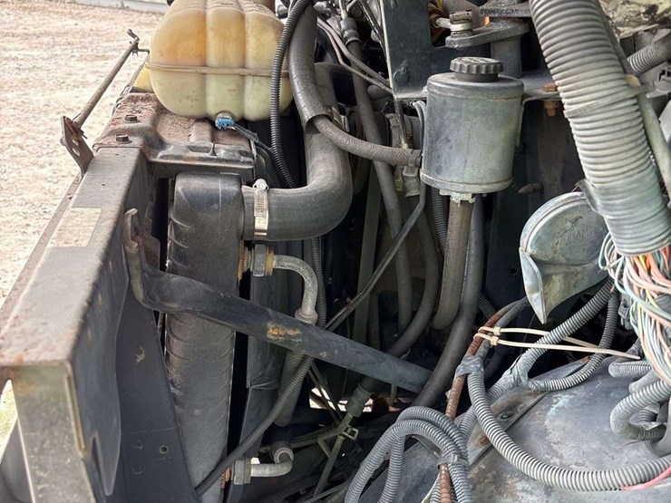 2001-workhorse-custom-chassis-p42-delivery-truck-image-8