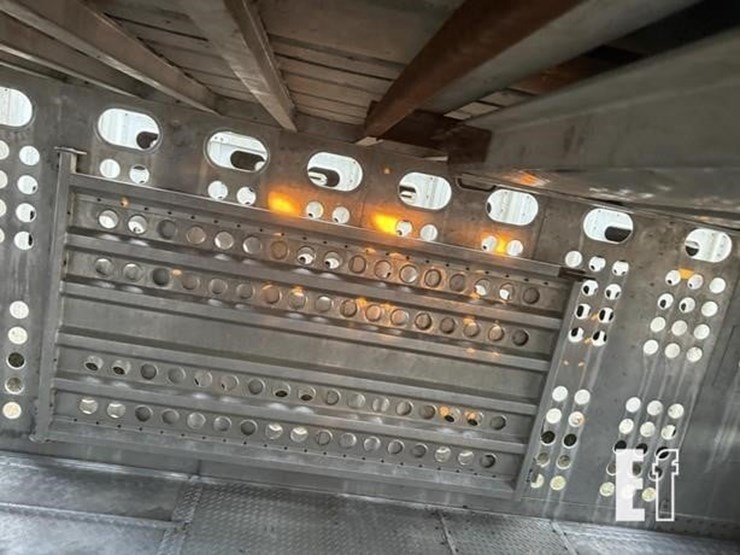 1995-merritt-53-ft-image-18