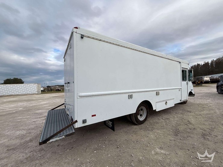 2001-workhorse-custom-chassis-p42-delivery-truck-image-3