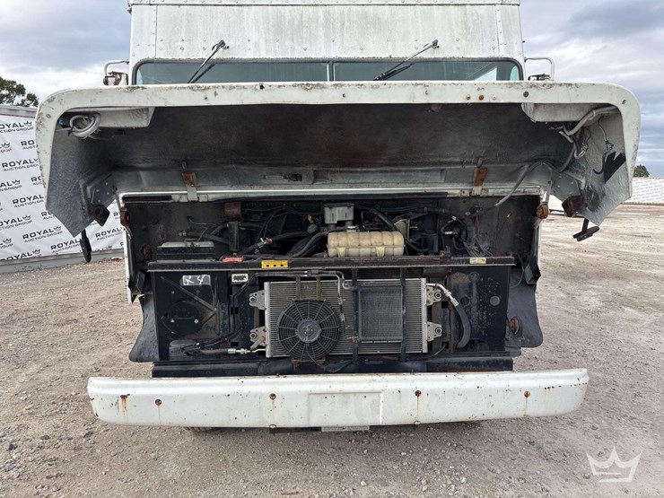 2001-workhorse-custom-chassis-p42-delivery-truck-image-7