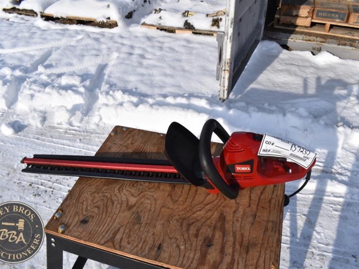 toro-electric-hedge-clippers-image-1