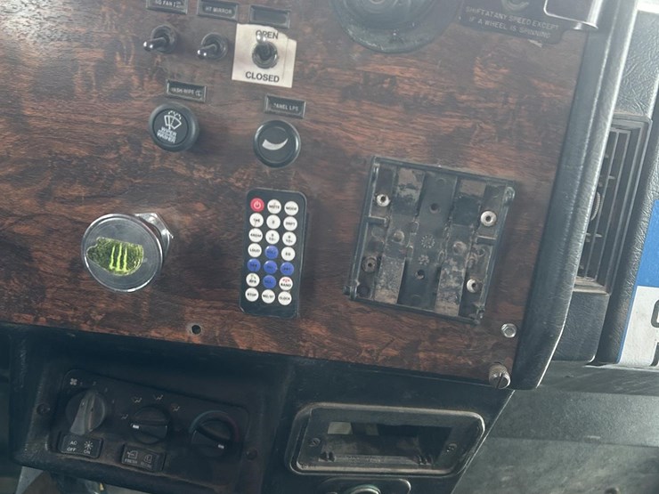 1997-peterbilt-357-image-62