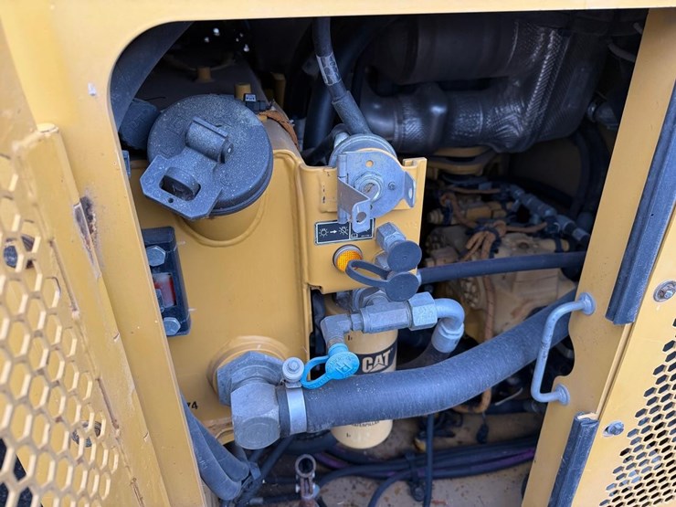 caterpillar-cb66b-image-10