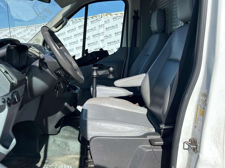 2017-ford-transit-250-cargo-van-image-12