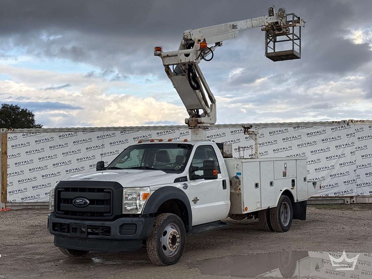 2016-ford-f-550-altec-at233p-35ft-bucket-truck-image-1